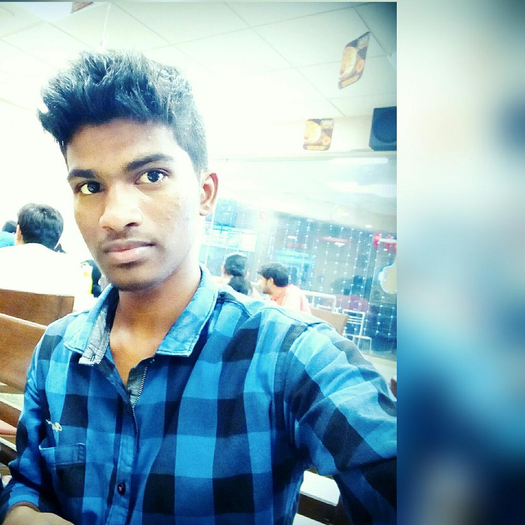 balasanthosh15b's tweet photo. #selfiz #dominos #happyhour https://t.co/r62eF9cGfl