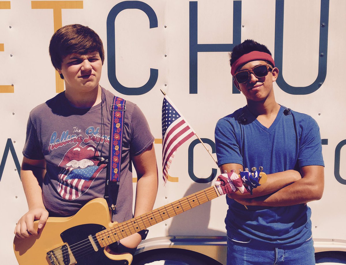 steviegallardo's tweet photo. Join us tonight at 5 @ the Met Church. Free food, Games, and #USA 
@TheMet_Youth https://t.co/b7p9PdiPJm