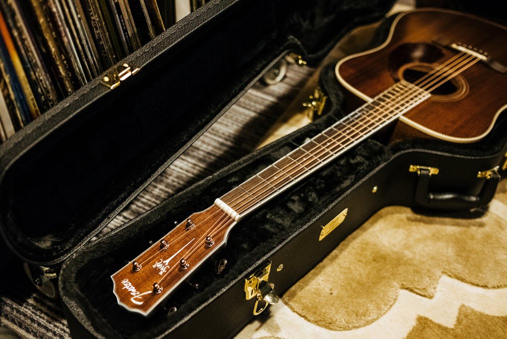 Fender's tweet photo. PM-1 Dreadnought NE, All-Mahogany: Open-pore mahogany top w/ scalloped “X”-bracing &amp; solid mahogany back &amp; sides ❤️ https://t.co/ousTM0IB4M