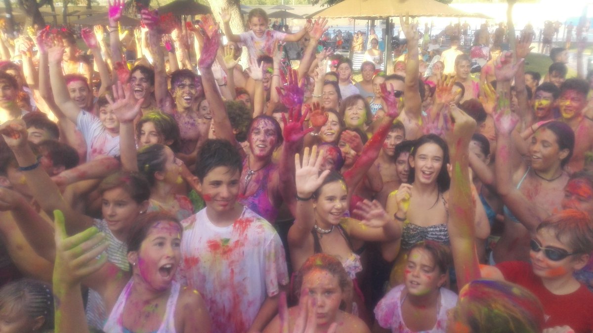 CSDCJUANVELASCO's tweet photo. #fiestadecolores #sumer2016 #DosHermanas @2hermanasinfo @cadena_dh @DHActiva @lasemana https://t.co/7Jb0NpExpC