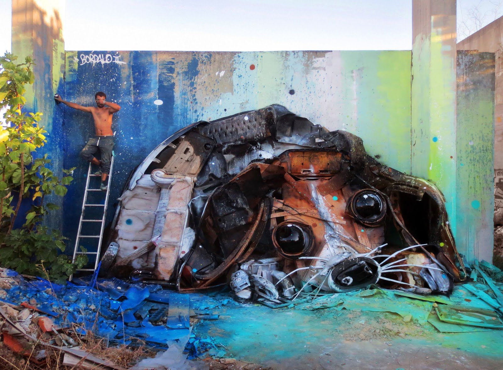 Стрит-арт художник Bordalo II