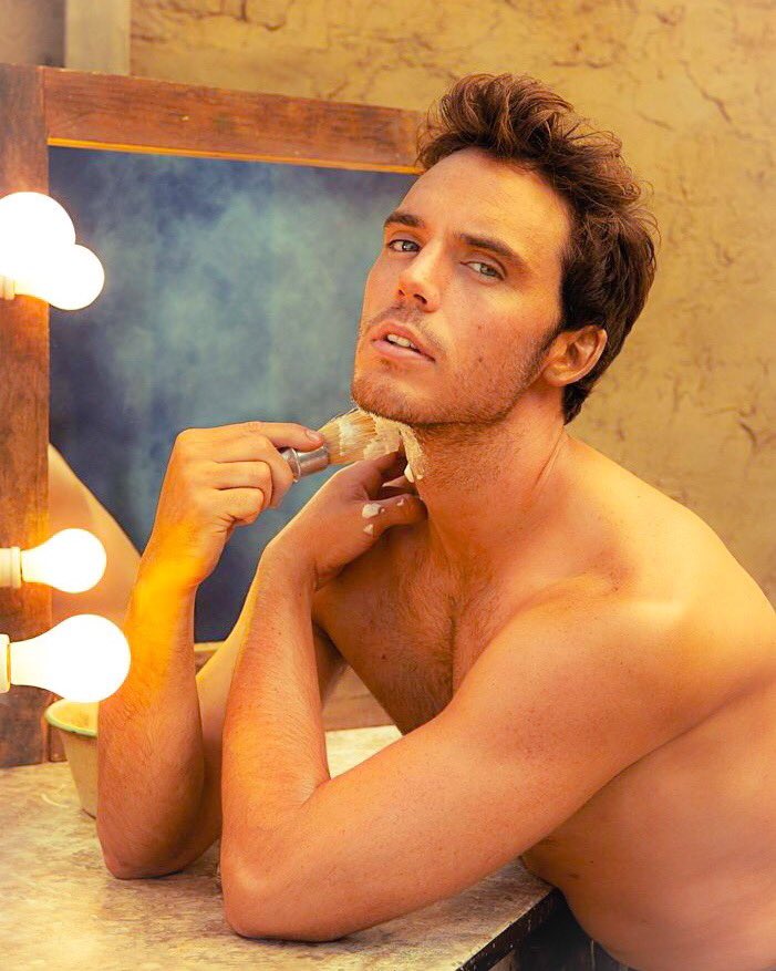 Sam Claflin Pics.