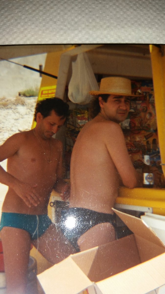 eltirugal's tweet photo. Y de esta foto, que me decis...Isla Plana, cuando eramos mas jovenes y mas todo, pero la puta vida marca la pauta... https://t.co/8WYqPGAXbh