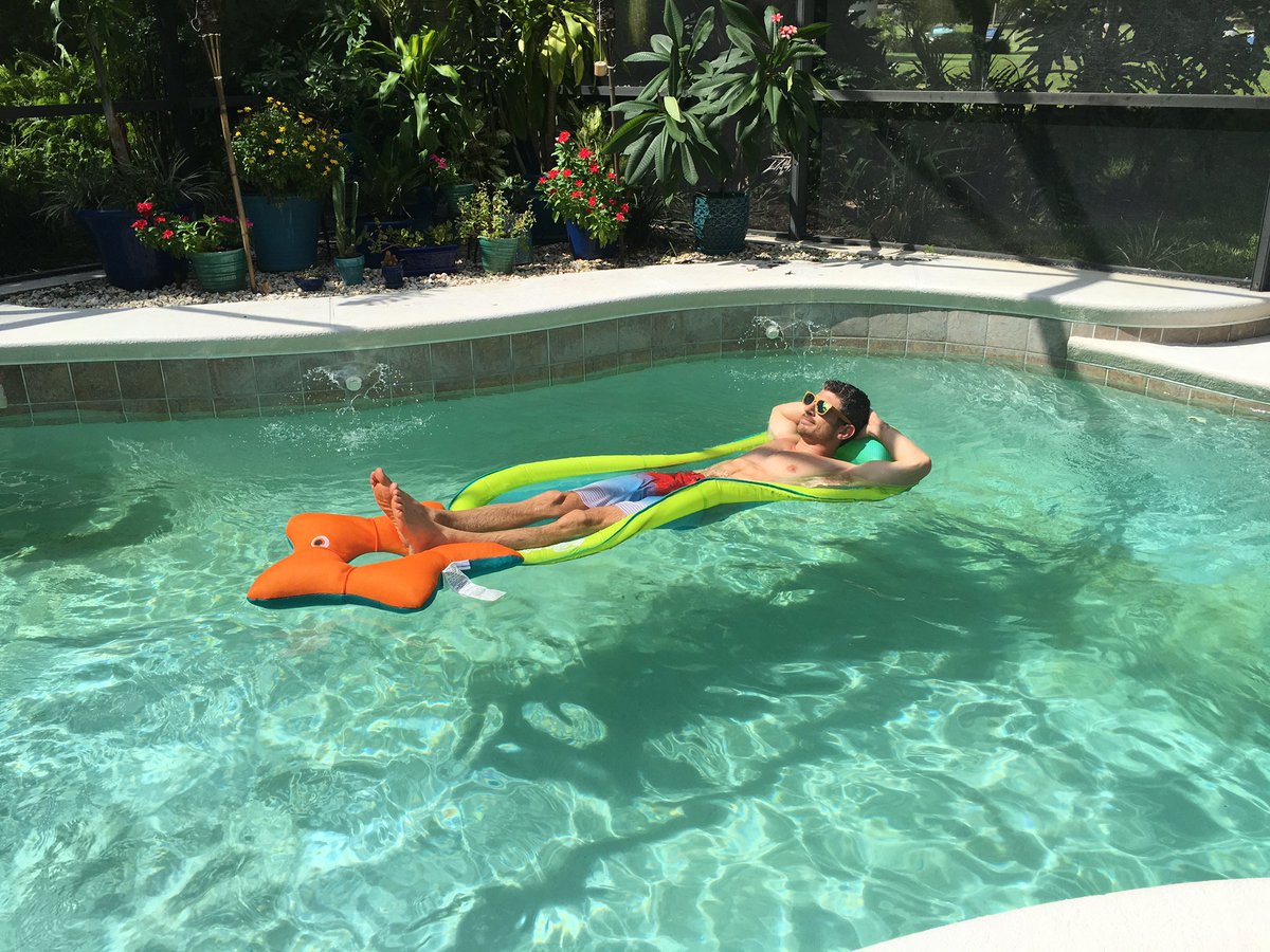 mjo136's tweet photo. Doing a little training for @DrunkAtdisney #ThemeParkBachelorette https://t.co/tVRA75T9FZ
