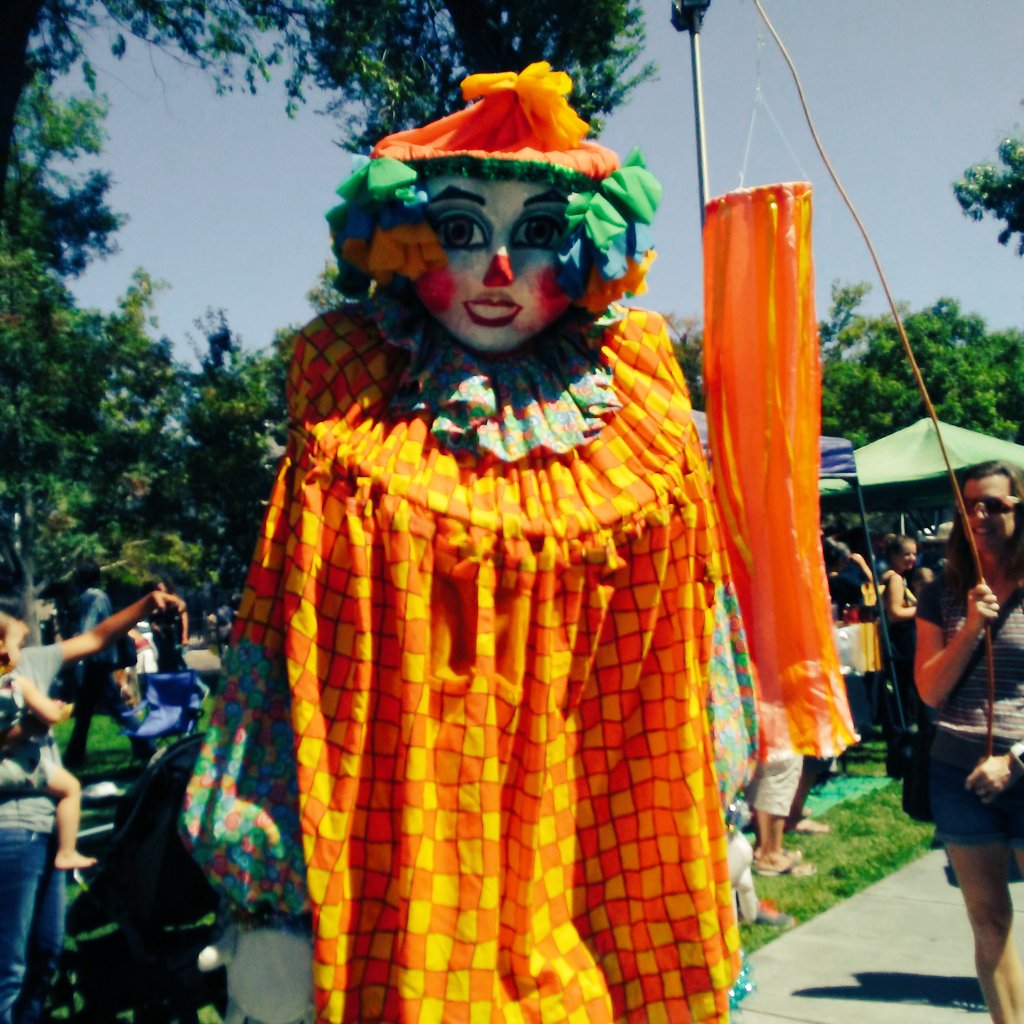 UmbrellaWeek's tweet photo. The Puppet Parade was nothing to laugh about! #offcenterartsfestival #UmbrellaWeek #creativity #art https://t.co/Lwft2NlHa9