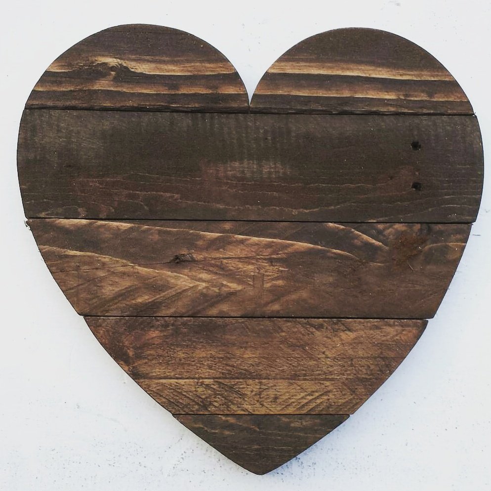 ProjectRevampUK's tweet photo. #Rustic #Reclaimed #wood #heart on its way to a happy customer
#shabbychic #decor #rustichomeware #palletwood https://t.co/Xls5nmBgei