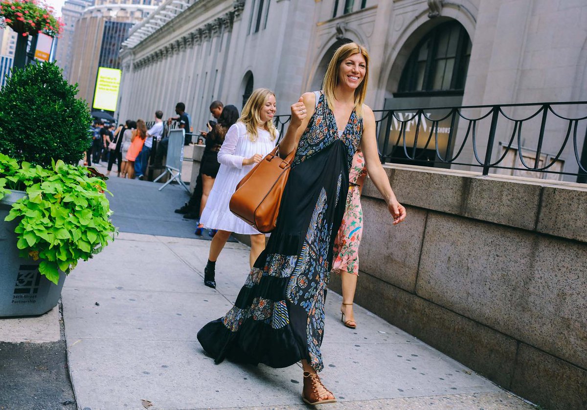 voguemagazine's tweet photo. See our favorite street style moments from #NYFW so far: https://t.co/J61jLO0S5W https://t.co/J3QFcfj3zV