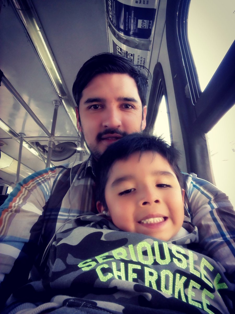 Felipecares's tweet photo. @lineup_radio acá vamos en la micro con mi bb escuchando de la buena música #blackmusic @RamaChile bless #jahman https://t.co/xMJlqRMpNP
