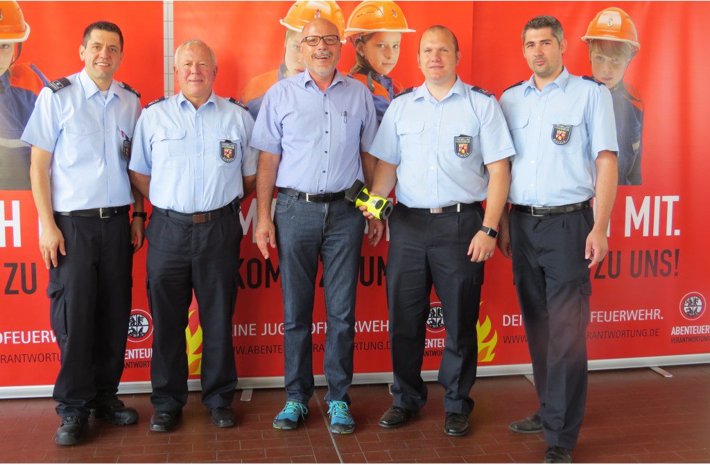 Feuerwehr Minfeld erhält neue Wärmebildkamera feuerwehr-minfeld.de/2016/09/11/feu…