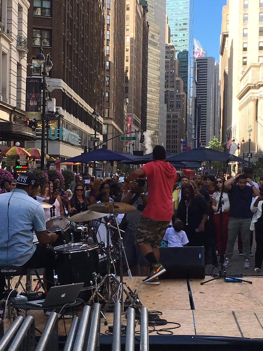 mixcom's tweet photo. #Prayer and #Praise in #NYC #StandNYC @coryCondrey @WBLS1075NYC @1190amWLIB #9/11 https://t.co/vk1v9csDtP