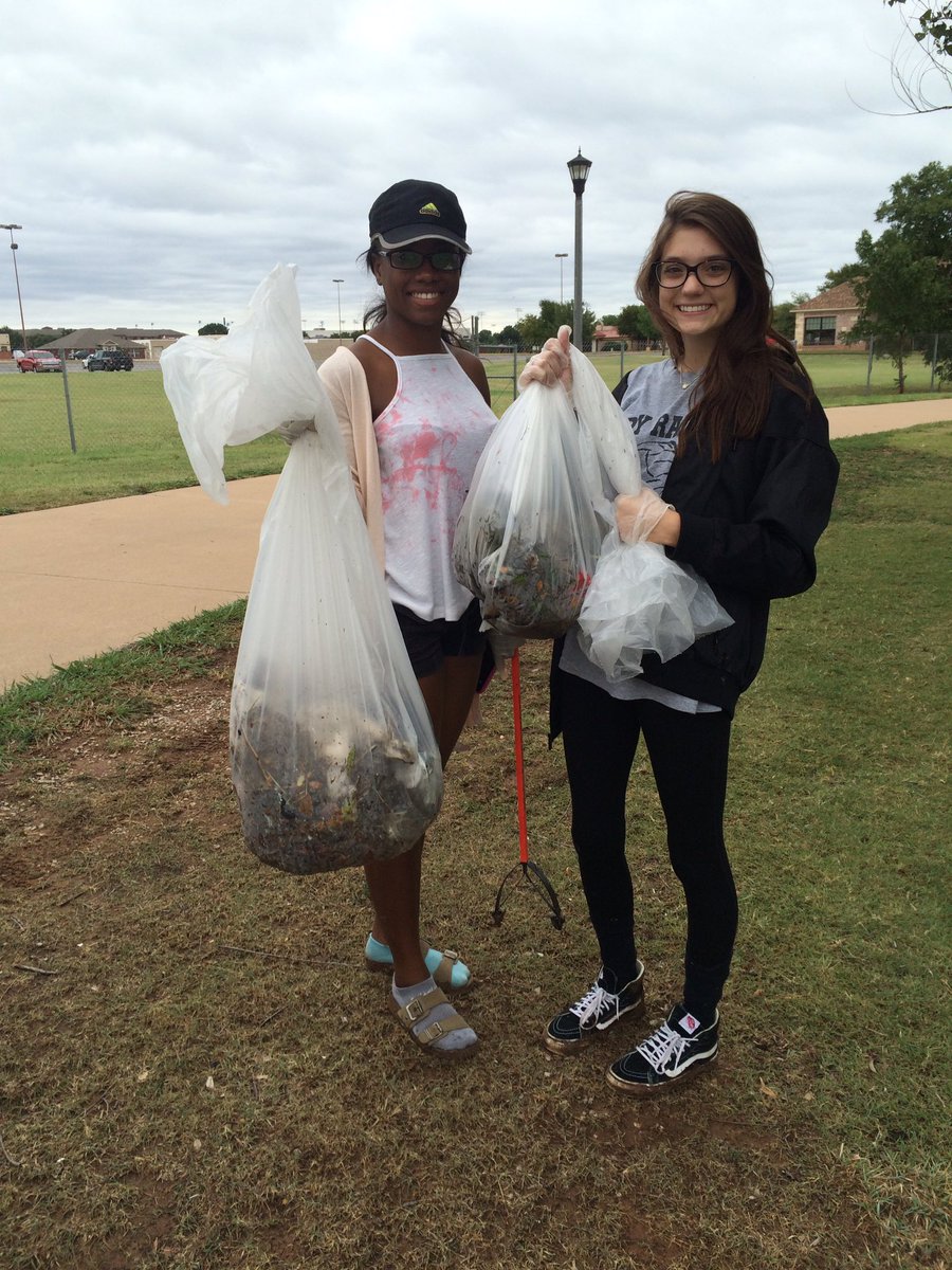 taylor_mccreary's tweet photo. Sikes Lake Clean-Up with my new friend Cam!! ๐ @MWSUASC #moss103 https://t.co/ezJS08gfJG