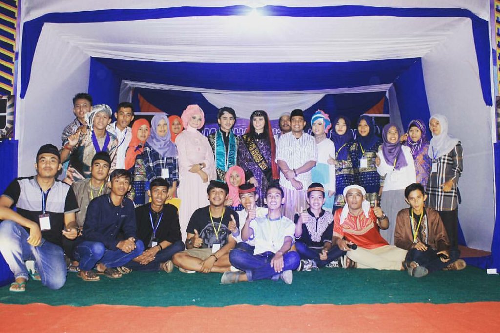 OppokaRi's tweet photo. Selamat Hari Raya Idul Adha 🙏😇😊👫

#maaflahirbathin #oppokaripaccelang https://t.co/rTPtiQwhdF