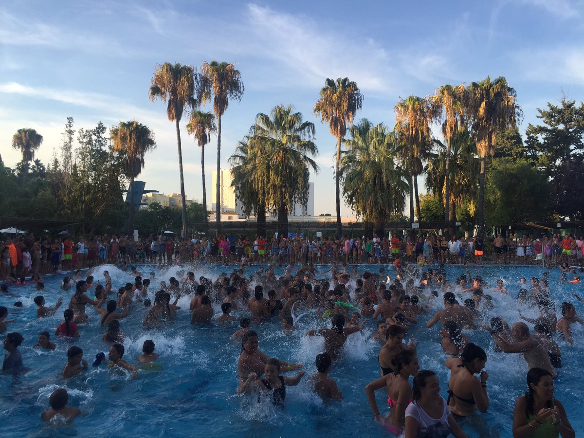 rociogs210's tweet photo. Cierre de piscina #clubnazaret #findelverano ☀️😜🐳🐟🐠🐬🦀🌊🙊🙈 https://t.co/suH9Jcs13H