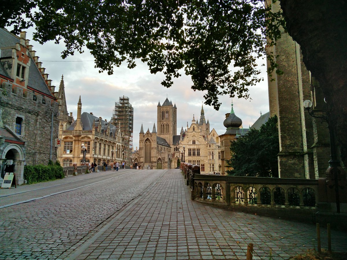 thbaketal's tweet photo. The picturesque city of Ghent provides a wonderful background for the #Com2016 multilingualism conference https://t.co/WpP2oortZ9