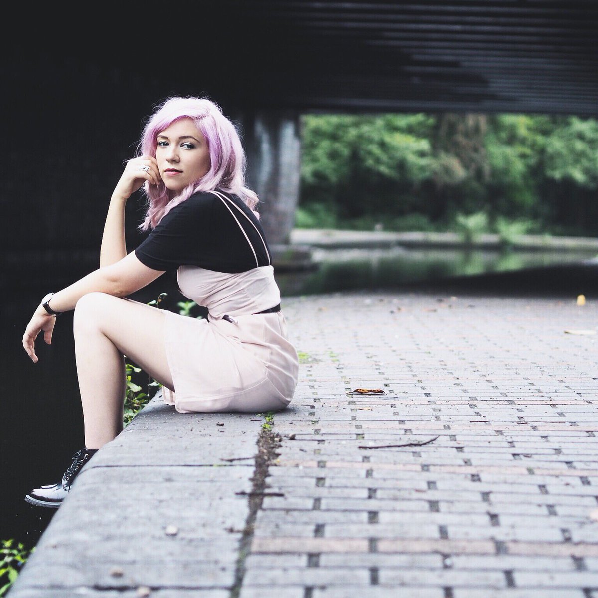 allyinblunder's tweet photo. Moving house, instagrammable locations and city style with @boohoo all on https://t.co/LEIP2zXbrd ☺️ #fbloggers https://t.co/2FDXM5a48u