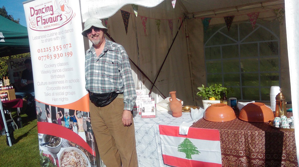 Husband helping <a href="/tastewiltshire/">Taste Wiltshire</a> <a href="/TasteofWilts/">Taste of Wiltshire</a> #foodfest #Wiltshire great atmosphere and weather