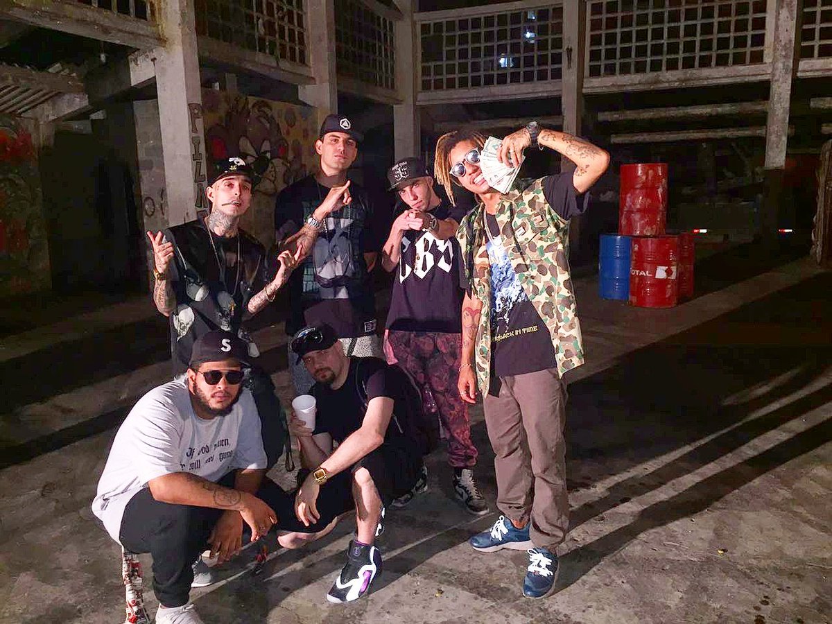 AlmiranteLoko's tweet photo. Quinta feira 15/09
As 13:00 PM
Lançamento oficial do video clipe MONEYBUTT. 

#CaSHTRaSH
#MoneybuTT 
#SpliffRap https://t.co/dinOh0lWor