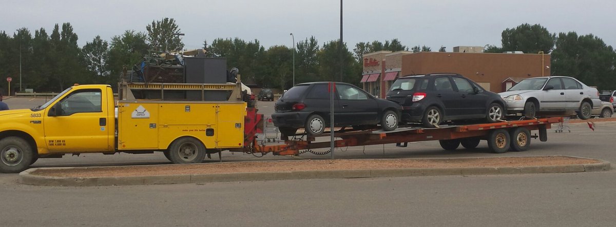 Estevan_Police's tweet photo. Driver ordered to park and unload. Please use common sense and think safety when loading. https://t.co/d491RkGiGS