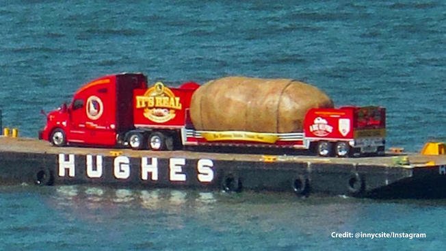 6 ton's potato on the Hudson River wednesday : bit.ly/2cByeql