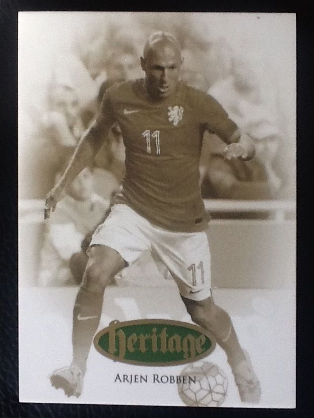 NiceSportCards's tweet image. FUTERA UNIQUE 2016 WORLD FOOTBALL HERITAGE #HT70 ARJEN ROBBEN 41/50 sportsmemcards.info/US/landing-sta… ARJEN ROBBEN 41/50