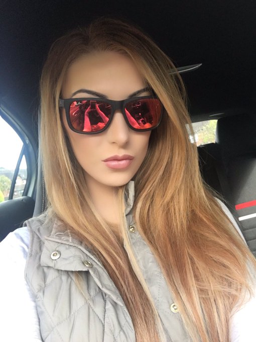 #selfiesunday #selfie https://t.co/nlgjIuLL1j<a href="/tag/selfiesunday"class="tags">#selfiesunday</a><a href="/tag/selfie"class="tags">#selfie</a>