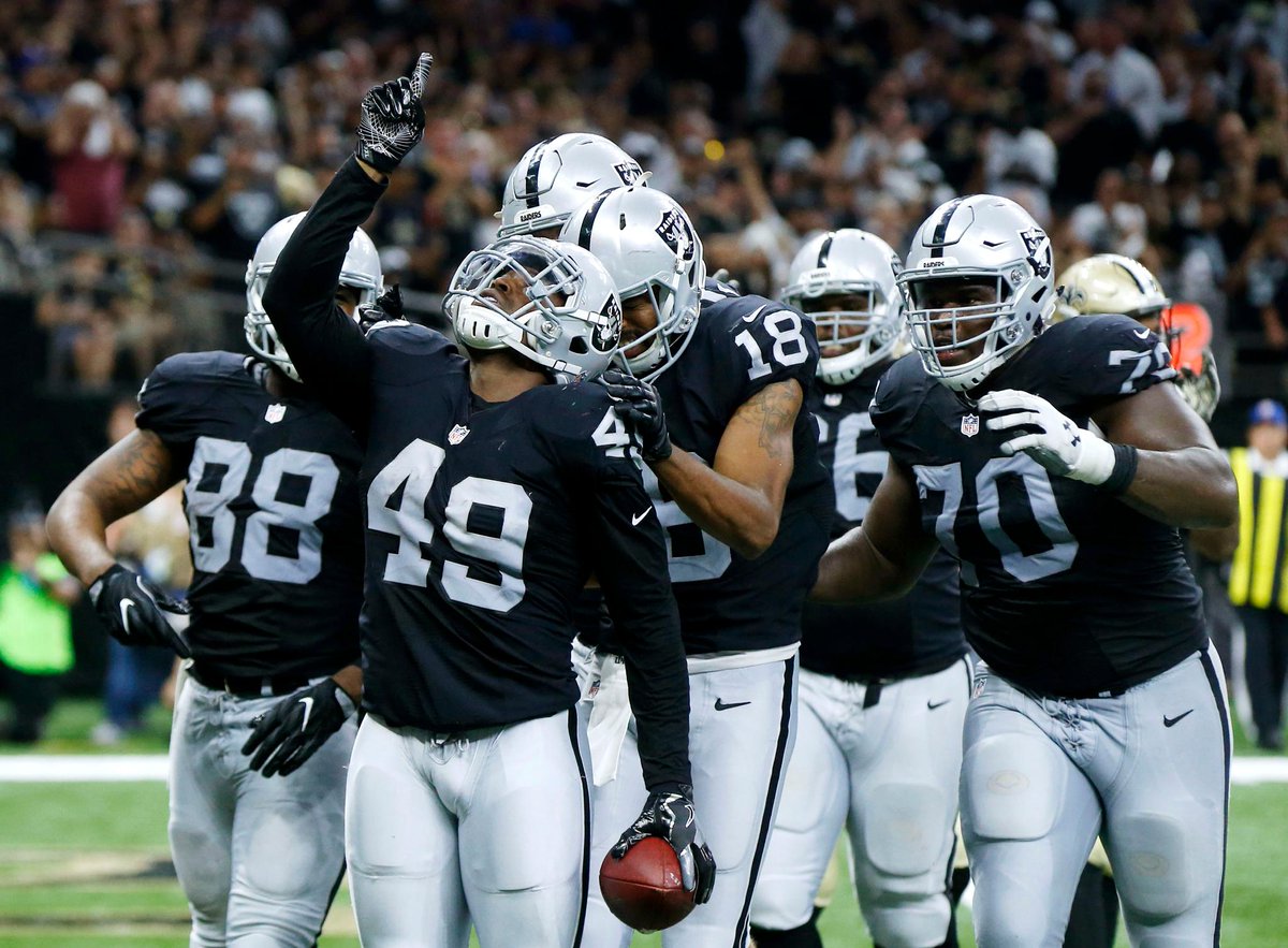 SportsCenter's tweet photo. No good!
Raiders defeat Saints, 35-34, after rookie Wil Lutz misses a 61-yard field goal wide left as time expires. https://t.co/gVOB6JY60F