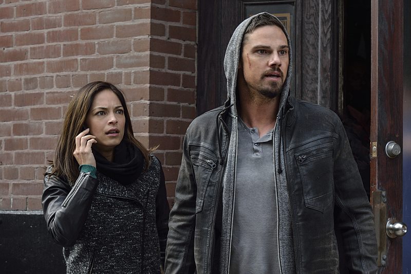 punk_girl10's tweet photo. Cat &amp; V are looking for H "where'd she go?" she spotted B #BATB #BeastPointBreak https://t.co/rYrcMHQavA