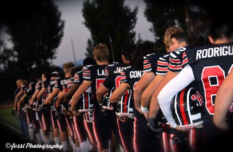 jessiphoto_'s tweet photo. Hart football game ❤️🏈 @HartIndiansFB https://t.co/sqRe8L2vSa