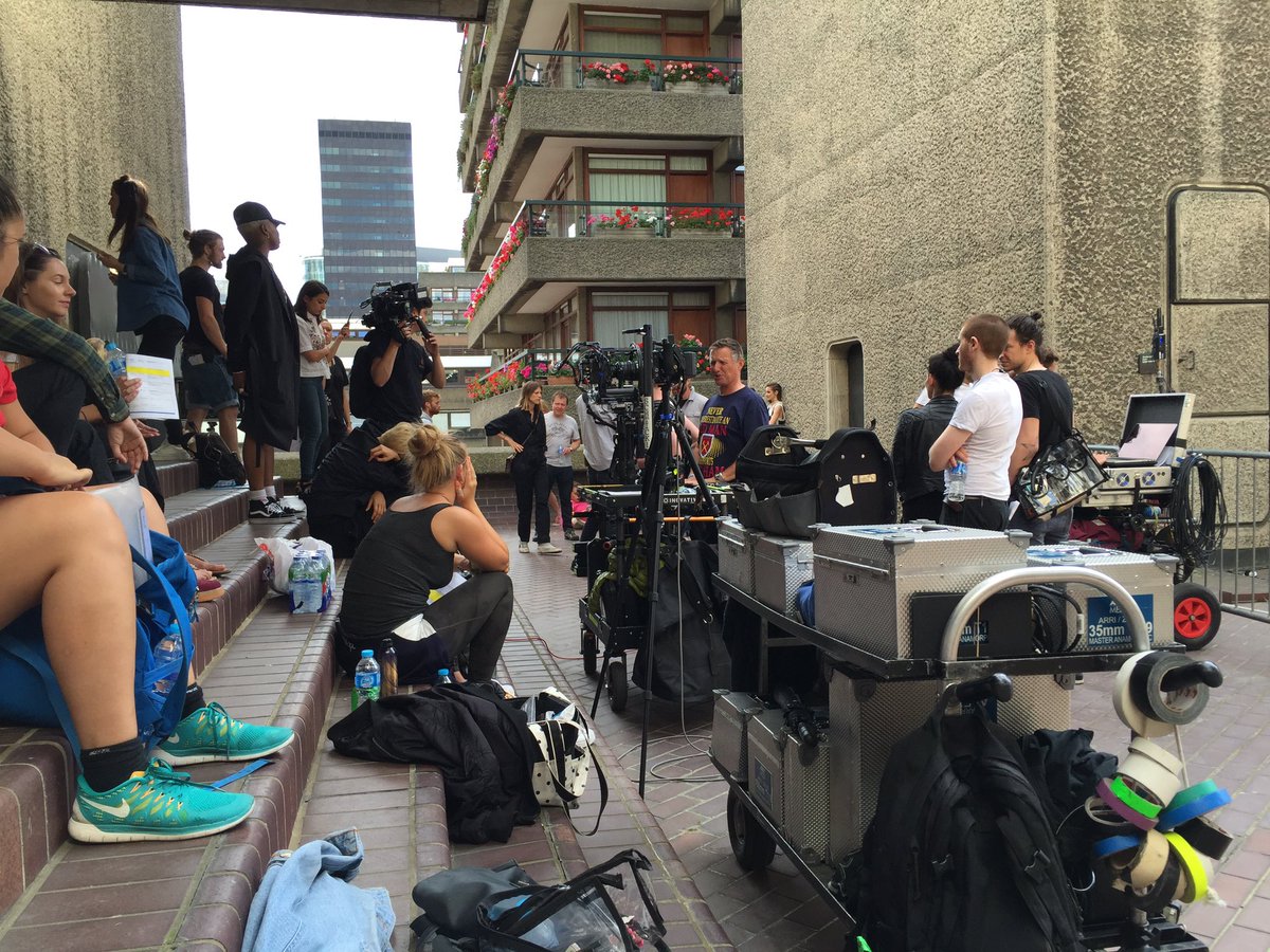 Ollbol's tweet photo. Dualipa #musicvideosettings 👍🏻 https://t.co/UmqDyK17vT