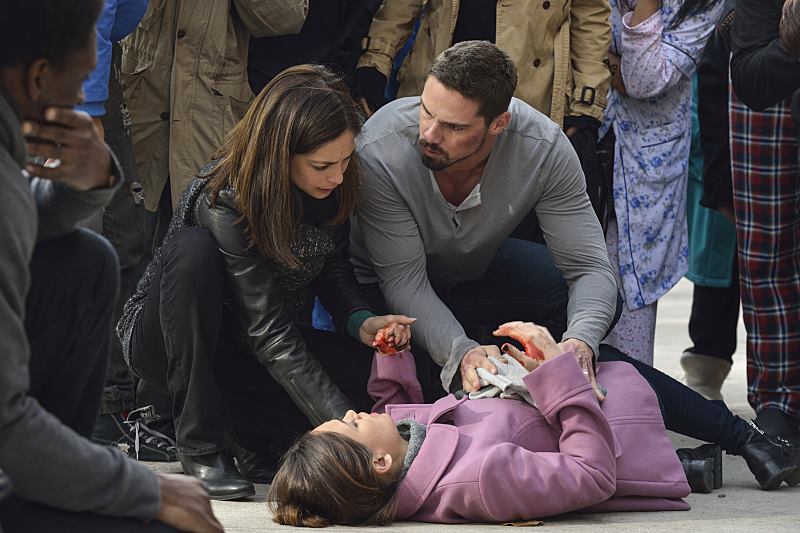 punk_girl10's tweet photo. H in danger, she gets shot by B "you got to get out of here Vincent" #BATB #BeastPointBreak https://t.co/WV0FoAfNBK