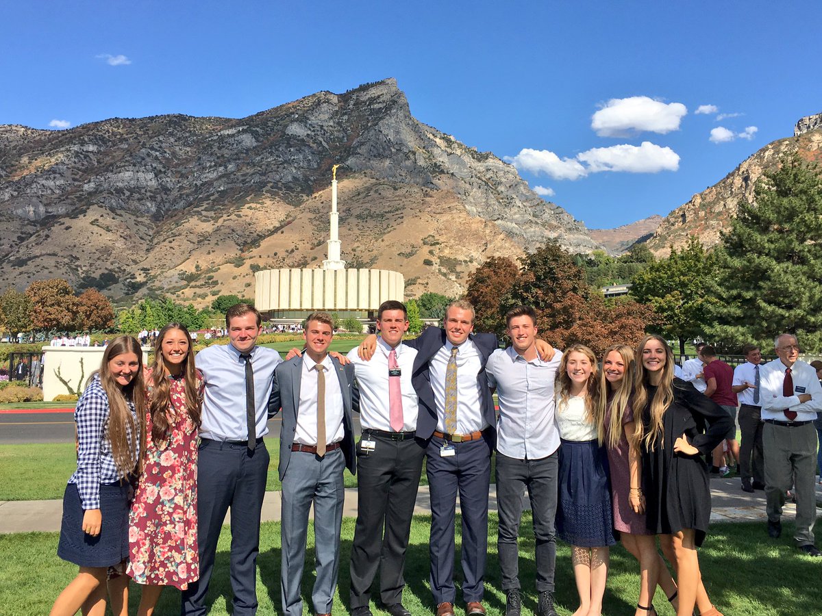 callie_ogletree's tweet photo. my heart is so happy, I love these people 💕 https://t.co/Aewki0J1LP