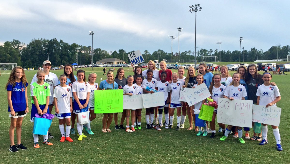 SCUFC99girls's tweet photo. Big Sis - Little Sis in full effect! Our ladies supporting the 04 Elites. #scufcfam https://t.co/p8e3JUsXkM