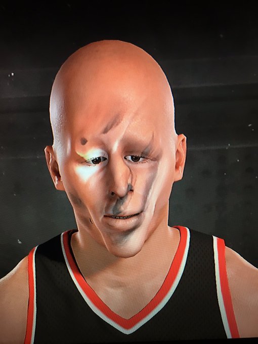 Pretty sure neither of these look like me.. I mean shit y'all could've told me I was ugly. https://t