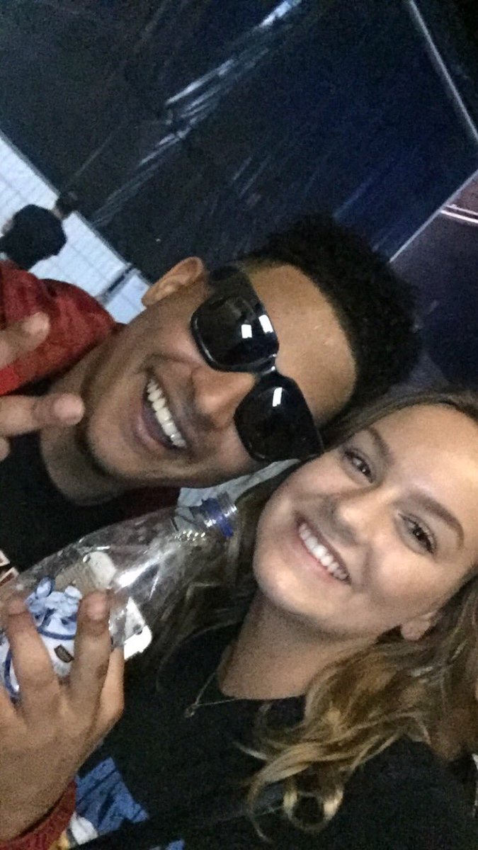 Vallen in de club en ik ben met Jandro <a href="/StrictlyFamB/">SFB</a> <a href="/JandroSFB/">Slat</a> 💜