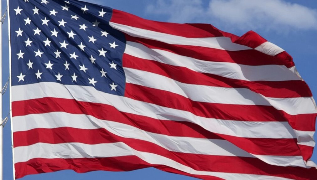 invenitive's tweet photo. rumor has it that if you look close enough at the american flag, you'll see @Lukebstweet https://t.co/I65rbH7rK2