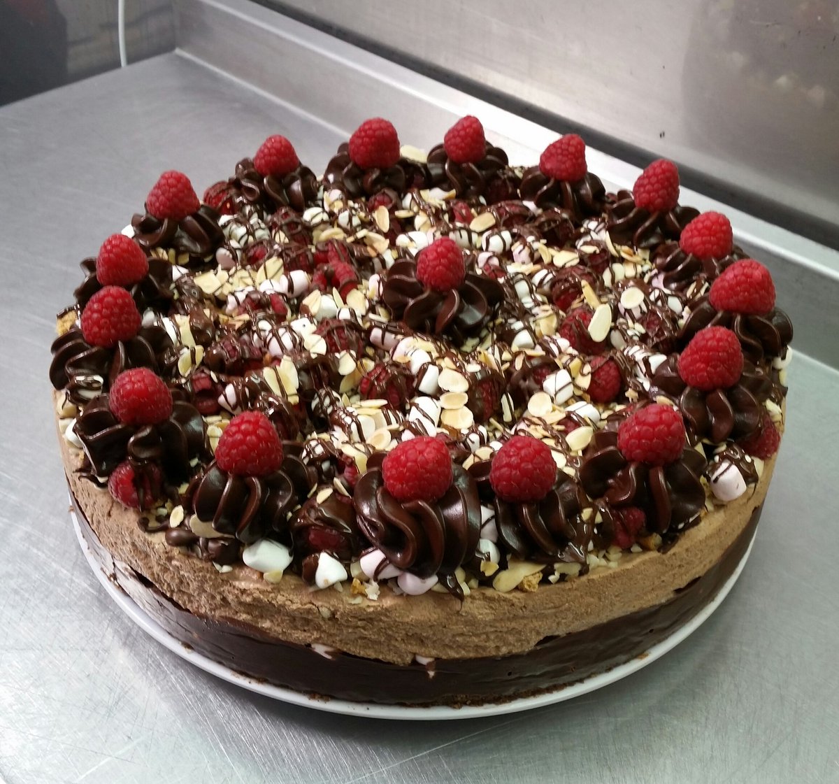 Mansta379's tweet photo. #Raspberry and #Almond #RockyRoad #Cake 😍 @StartBayInn #StartBayInn #StartBayInnPuds #MrsStarrsPuds 😍 https://t.co/WKftDF4UYx