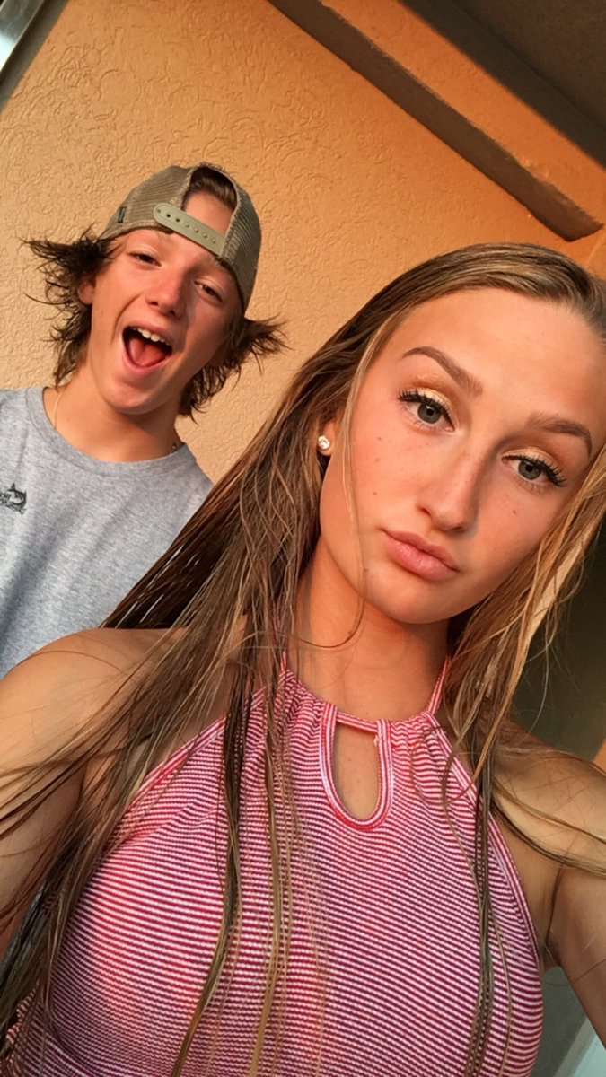 karsynbarnesss's tweet photo. happy 16 birthday to my partner in crime👊🏻 ur somethin else kid... my life would be very boring w/o u❣️ love u 🎉 https://t.co/VIhti6E2d5