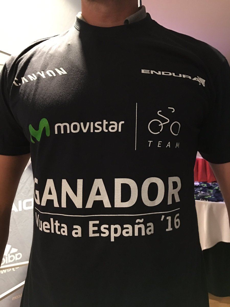 Movistar_Team's tweet photo. Y comienzan las celebraciones... 😊 #EstaEsLaNuestra https://t.co/MoInTbHSjp