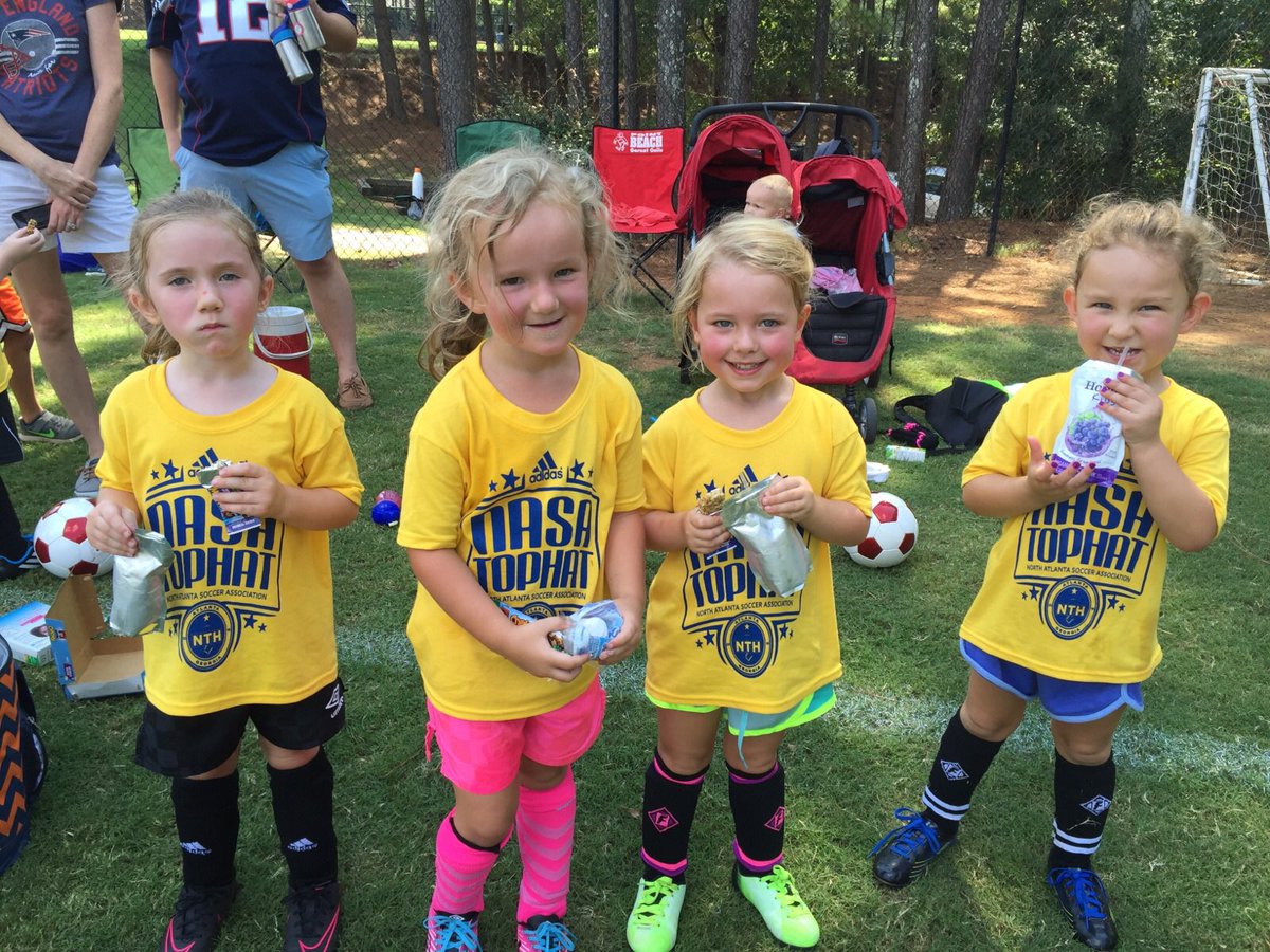 NASA_Tophat's tweet photo. U5 Grasshoppers enjoying a drink break! #yeahbaby #hatters https://t.co/BaHCWRWe5b