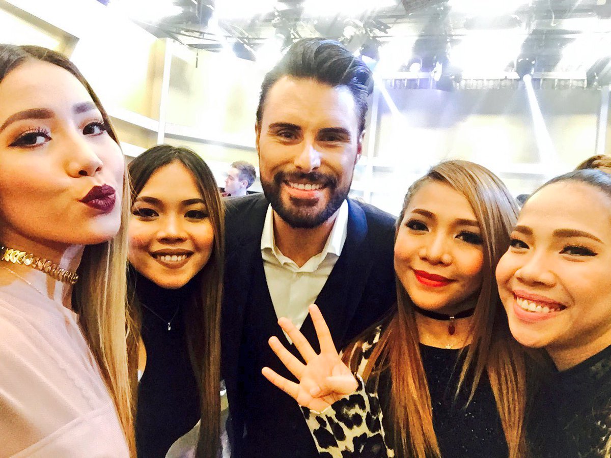 4thImpact_ESA's tweet photo. Las chicas hoy con Rylan https://t.co/42SuGImVmP