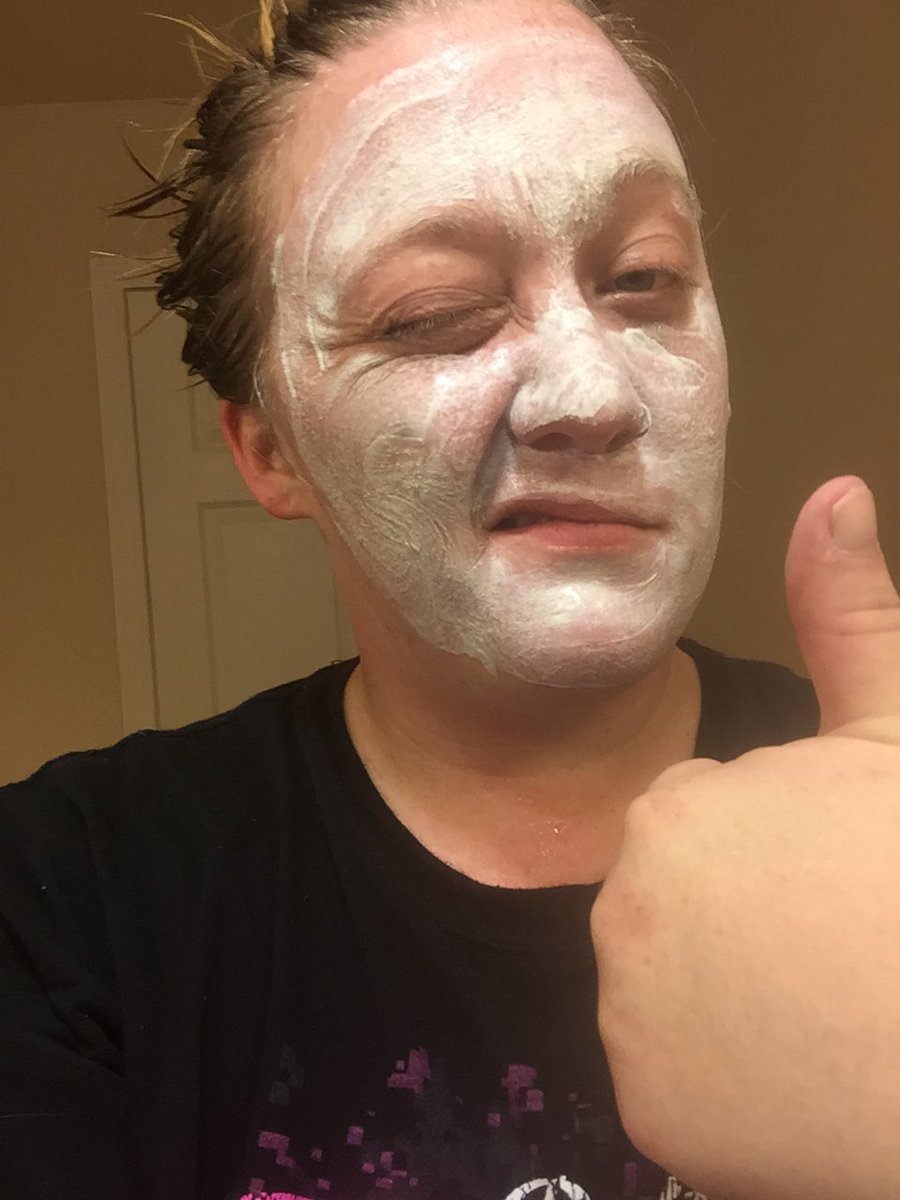 Posh_n_Pampered's tweet photo. A little #MeTime courtesy of @poshusa contact me for samples 💜💜💜#PerfectlyPosh #GivingMeLife #TeaTreeMask #pamper https://t.co/cBocSQtIDp