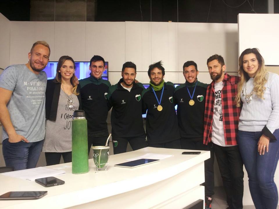 PlataformaDep's tweet photo. Vestimos a los campeones de la Copa de Oro: José Hernánez #Futsal de #Paraná
@UNOentrerios: https://t.co/wnnu9dYuiw https://t.co/tOdek2CQl4