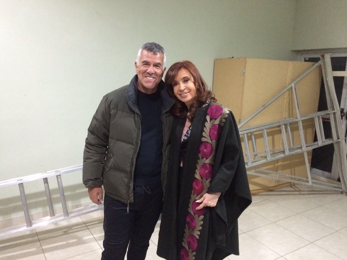 martinadaro1's tweet photo. @dadybrieva recibió a "Mamá"en el teatro en Calafate,@CFKArgentina fue a ver #Dadyman https://t.co/mM19zZjk7g