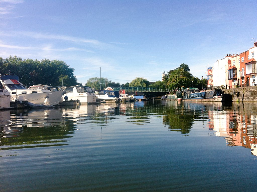 BCSRnewsfeed's tweet photo. #SundayMorning blue skies : a gentle row to start the day at Bathurst Basin #rowing #bristol #friendlyWaters https://t.co/tsmE5Jo83M