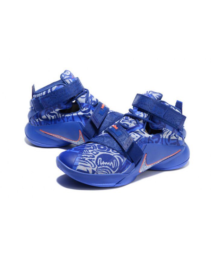AdrianMorra1's tweet photo. Check out my sick kicks https://t.co/j3OA9vVijH @OBANews #OBASneakerSundays #Soldier9 #Lebron #Freegums https://t.co/vaKXQrtum7