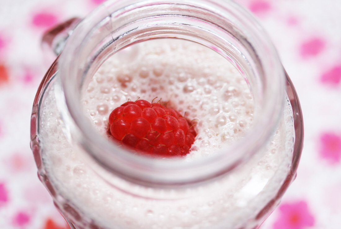 Un frullato di frutta fresca, tu chiamalo se vuoi comfort food..#smoothie #glutenfree #viaggi <a href="/Alpro/">Alpro</a>