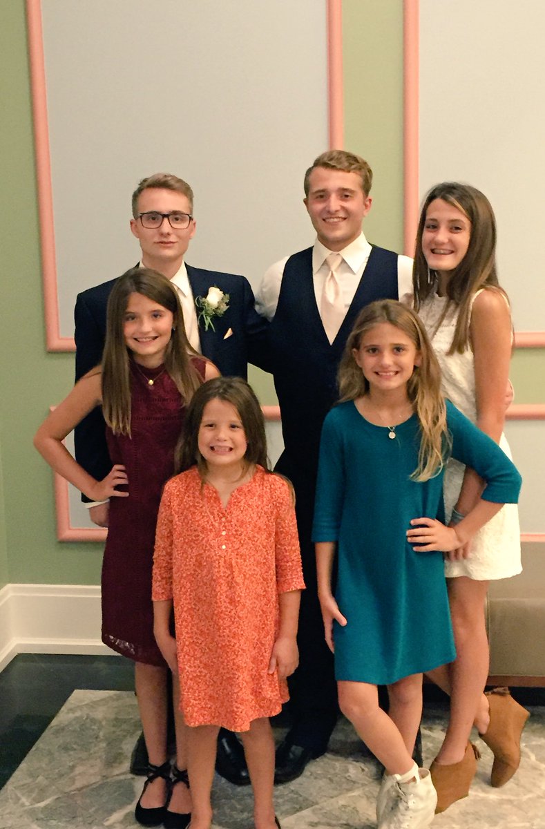 KLEAmom's tweet photo. Fun night celebrating Troy and Wendy! Love my girls and nephews. https://t.co/0Mzywe8Wjq