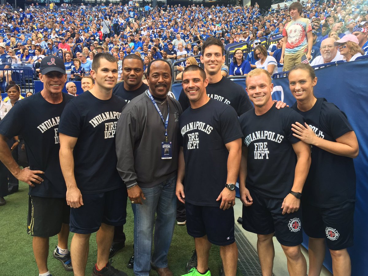 IFD_CHIEF's tweet photo. Here to cheer on these @IFD_NEWS superstars take on @IMPD_News @IMPD_Chief crew during #HalftimeShowdown @Colts 🚒 🚔 https://t.co/G9Gp521e33