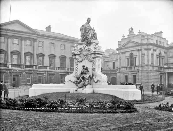 Old DublinTown. com on Twitter: "Queen Victoria statue was ...
