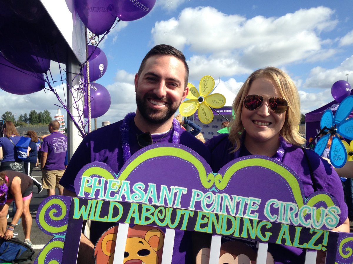 FrontierJustin's tweet photo. Celebrating the #TheFrontierDifference with @FrontierManage and @PheasantALF at the #Walk2EndAlz !! https://t.co/zlMHMBthwP